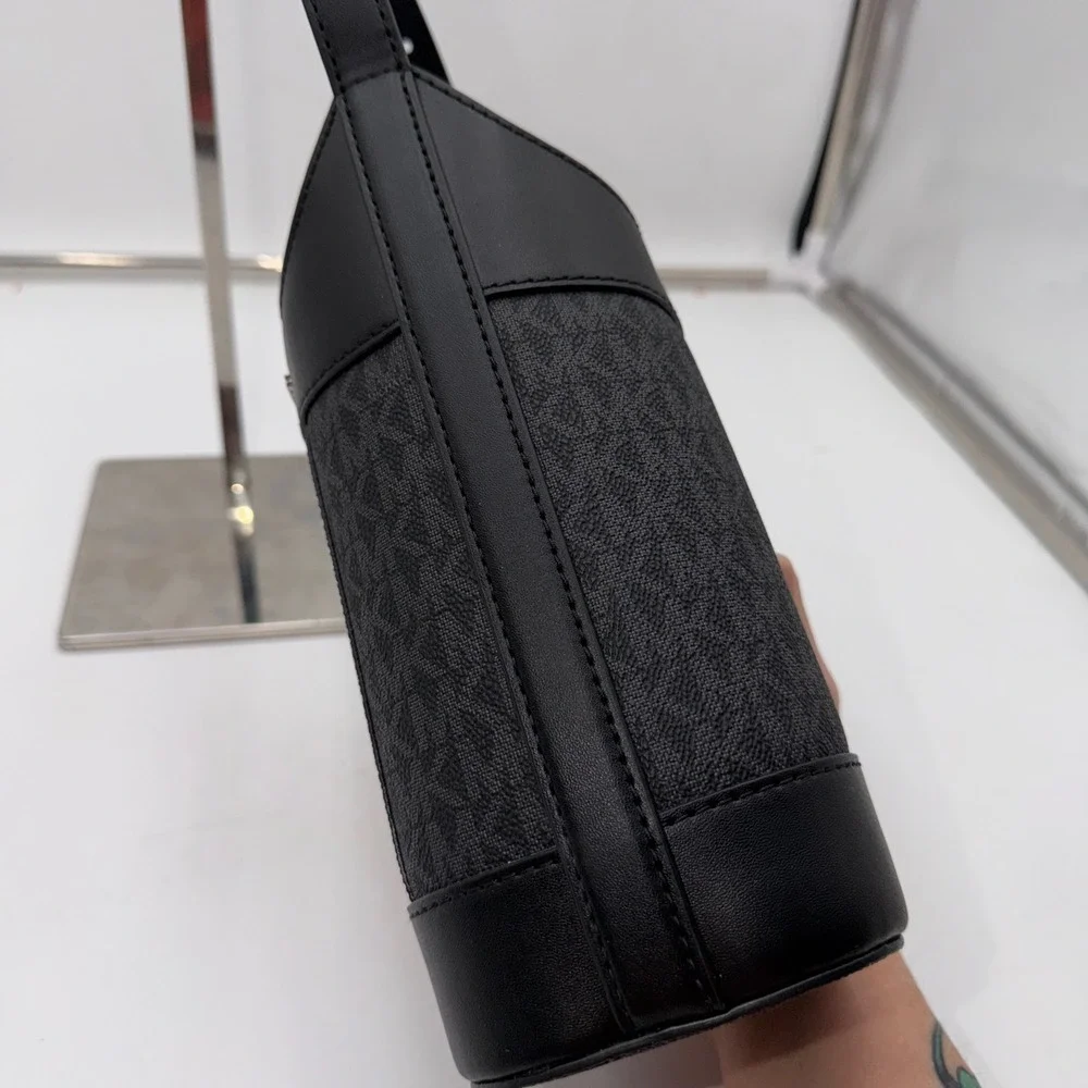 Michael Kors Wine Bottle Holder Black Multi Signature MK 35F2SGFN6Y